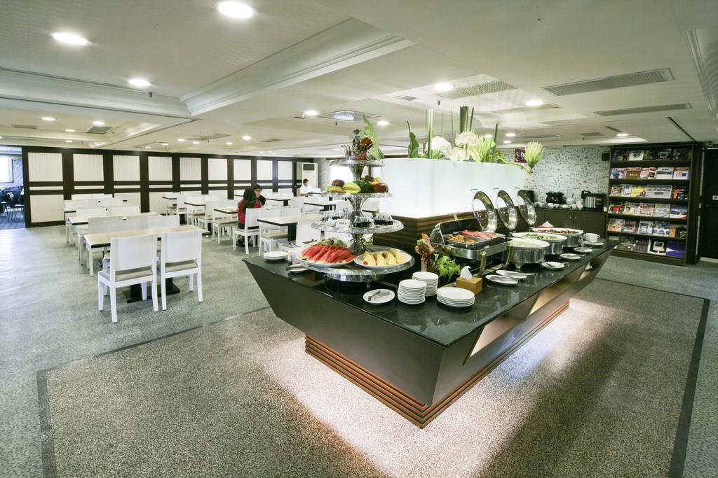 Cambridge Tainan Hotel Exterior foto